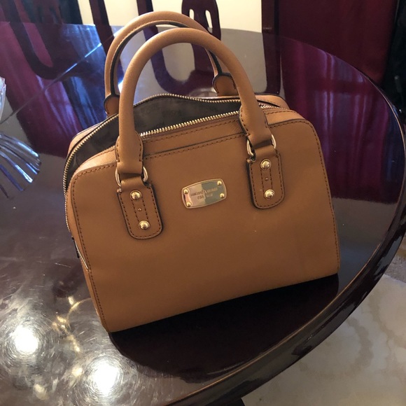 Michael Kors purse - Picture 1 of 7
